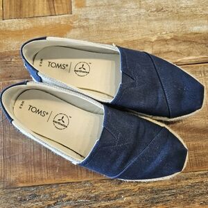 Tom's Slip-On Shoes - 8.5 Wide